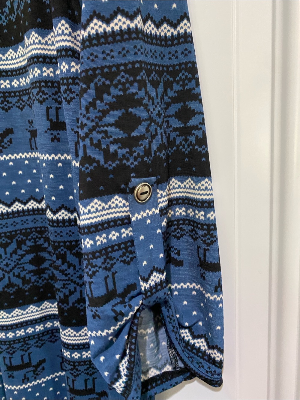 Dear Scarlett Blue Patterned V-Neck Tunic Top - Picture 6 of 6